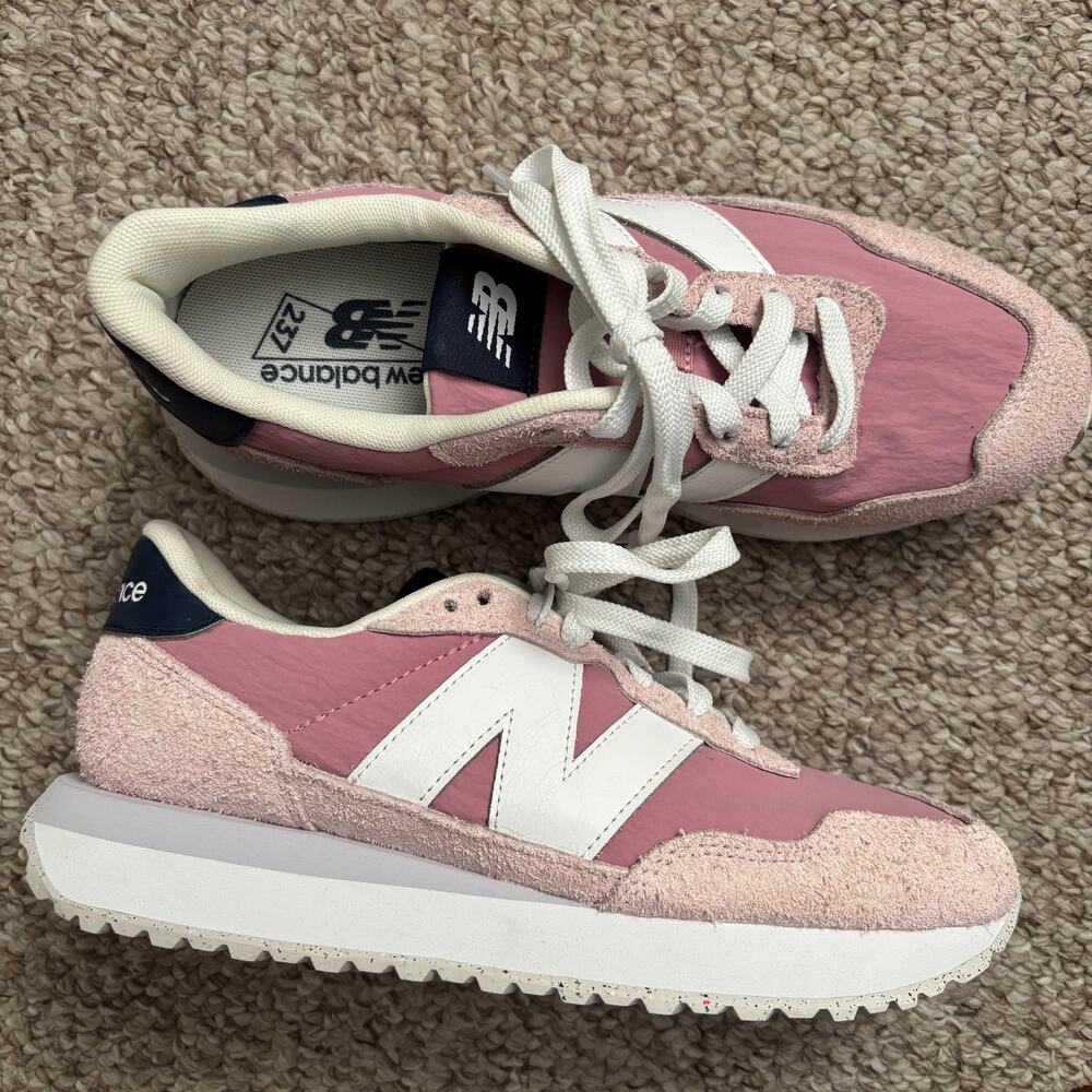 New Balance Women’s 237 Sneakers in pink suede size 8